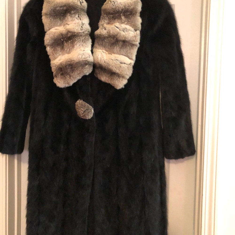 Mink Coat - Picture 4 of 8